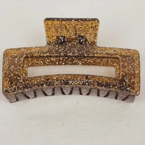 Claw Clip Hair Accessories - Picture 1 of 3